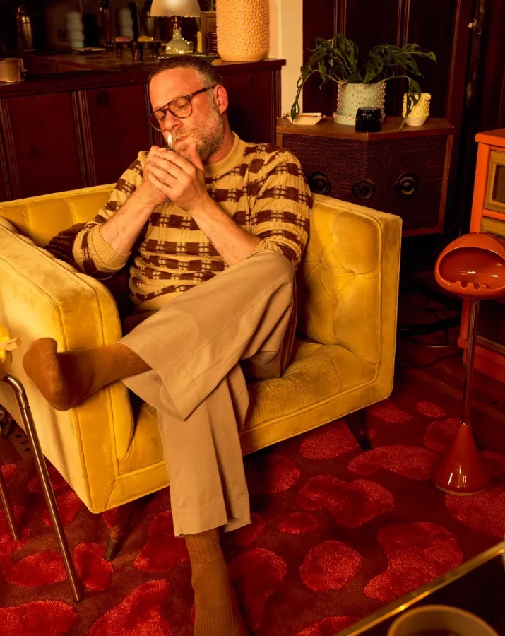 Houseplant homepage: co-founder Seth Rogen in a retro living room
